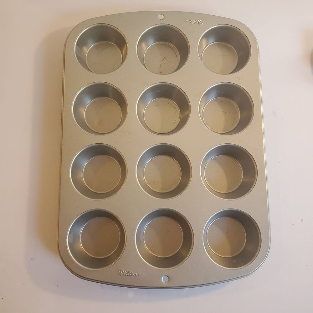 Wilton Cupcake Muffin Baking Pan Tray Kitchenware Non Stick Metal 12 Count